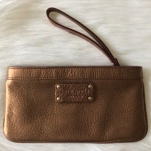 KATE SPADE Chrissy Cheltenham Wristlet in Bronze